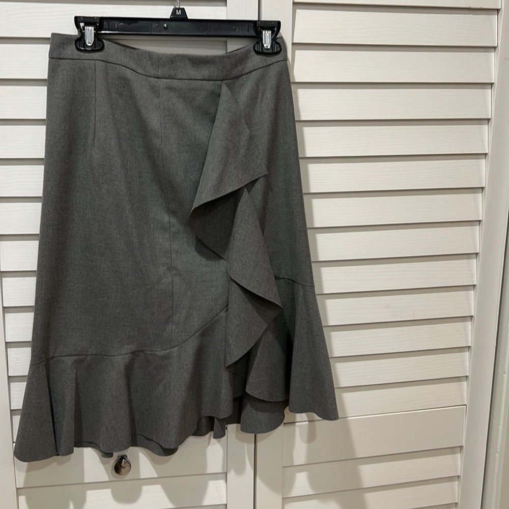 Banana Republic gray wool ruffle skirt size 2